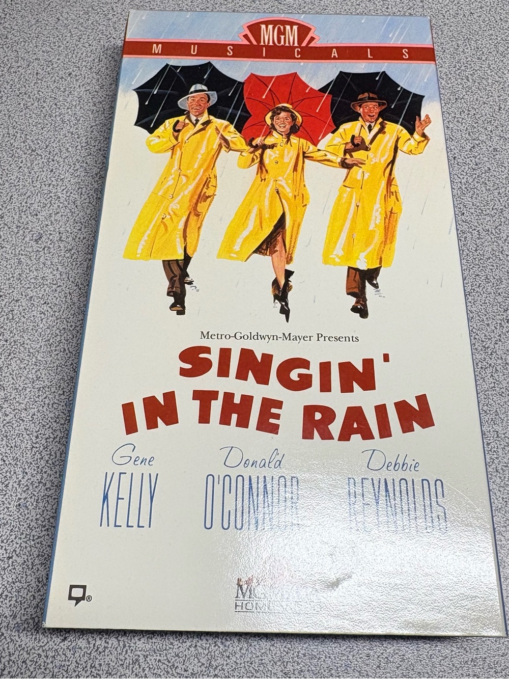 VHS -SINGING IN THE RAIN -tap musical -like new